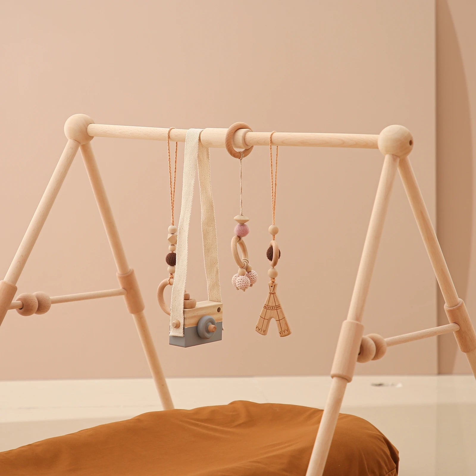 Portique d'Activités Bébé en Bois Nordique - Gym d'Éveil Sensoriel Scandinave